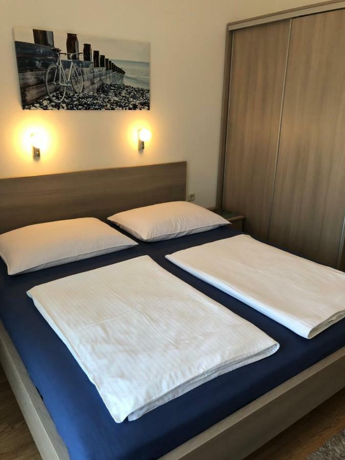 Apartment Branka Banjol Exteriör bild