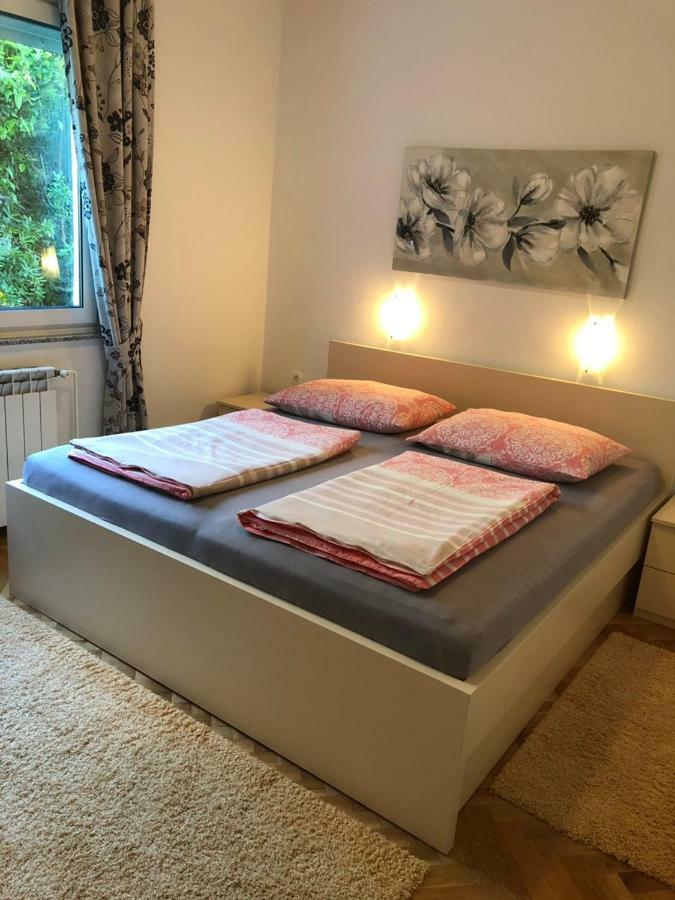 Apartment Branka Banjol Exteriör bild